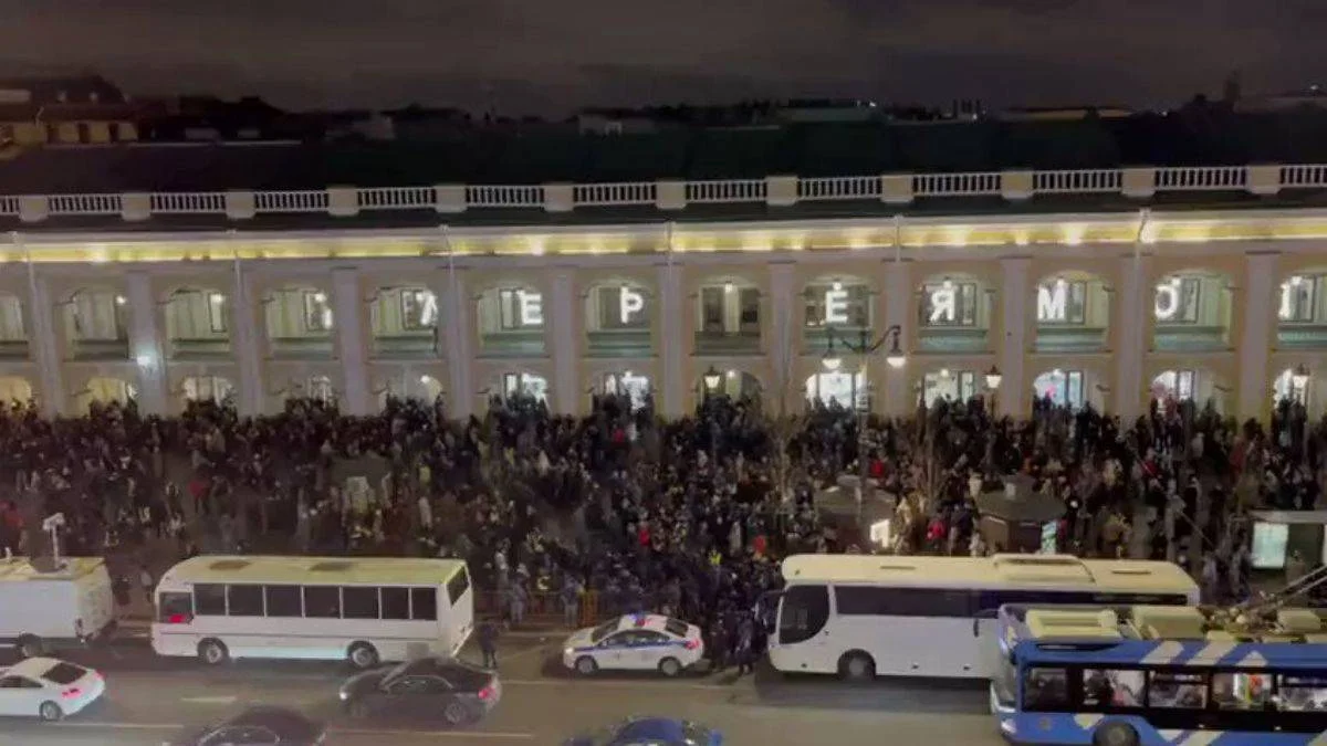 St. Petersburg'da Ruslar sokağa döküldü
