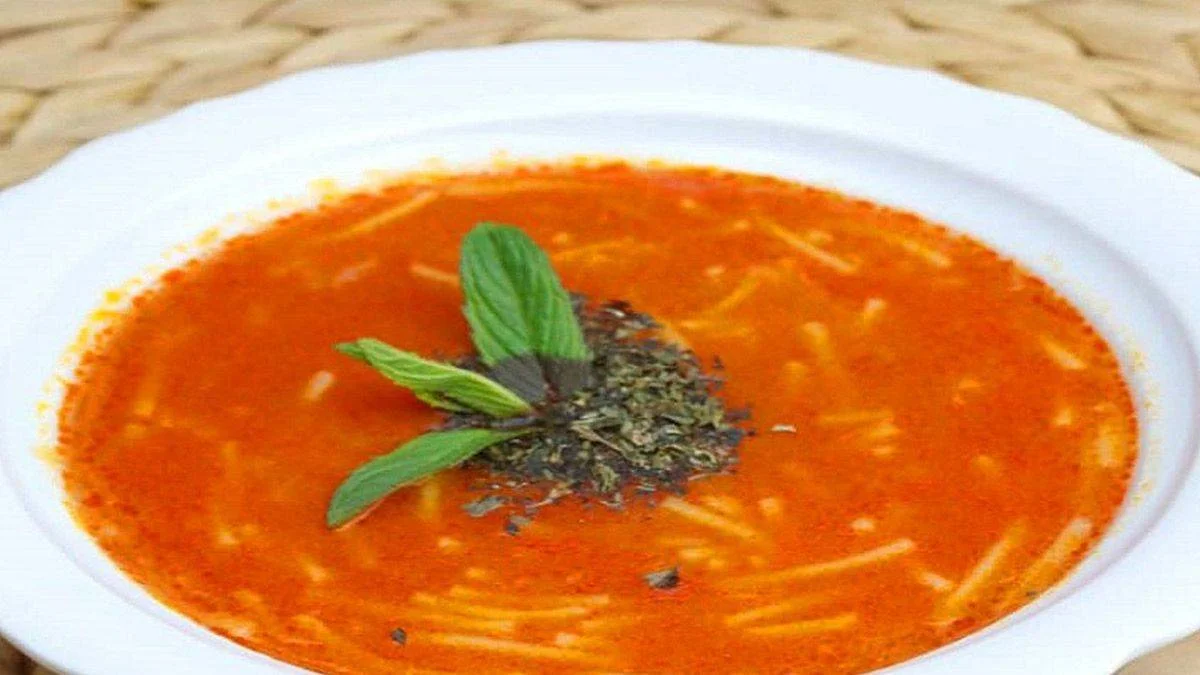 Tel Şehriyeli Tavuk Çorbası nasıl yapılır ve malzemeleri nelerdir?
