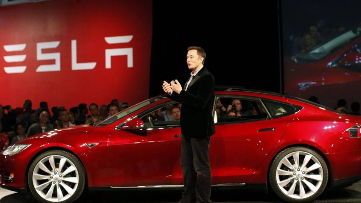 Tesla'dan uçan araba geliyor!