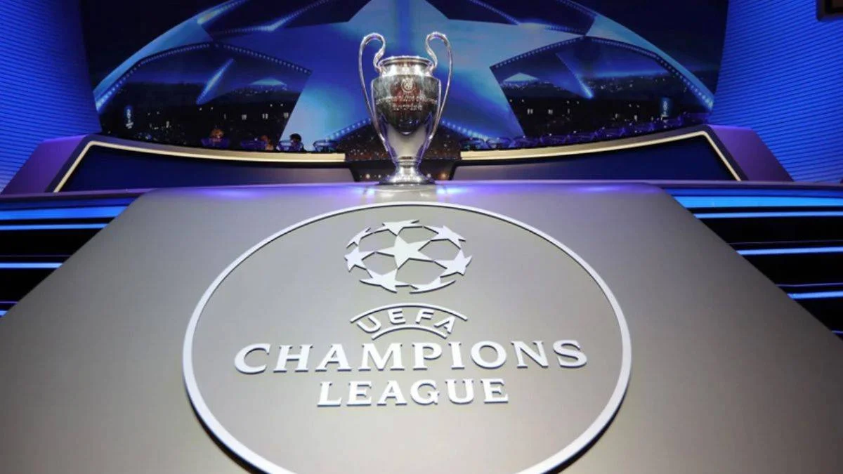 UEFA'dan final kararı: Rusya'dan alındı Fransa'ya verildi