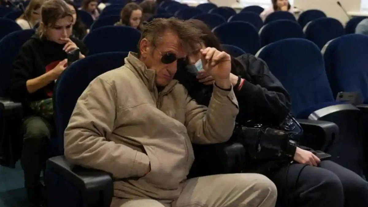 Ünlü yönetmen Sean Penn savaşı belgeselleştirmek için Ukrayna'da