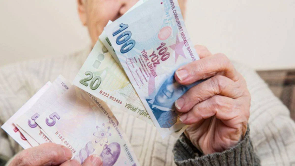 Uzman isim rakam verdi: Emeklilerin bayram ikramiyesi ne kadar olacak?