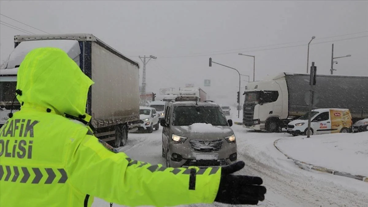 Aksaray-Nevşehir kara yolu kar nedeniyle kapandı