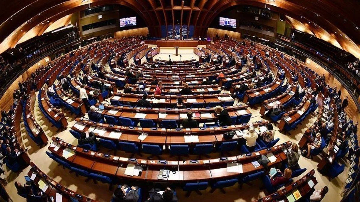 Avrupa Konseyi, Rusya'yı üyelikten çıkardı