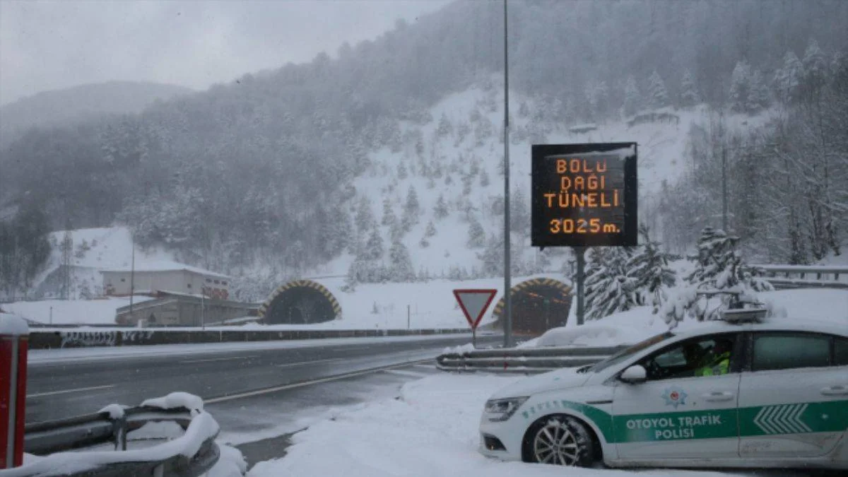 Bolu'dan İstanbul yönüne kamyon/tır geçişi durduruldu