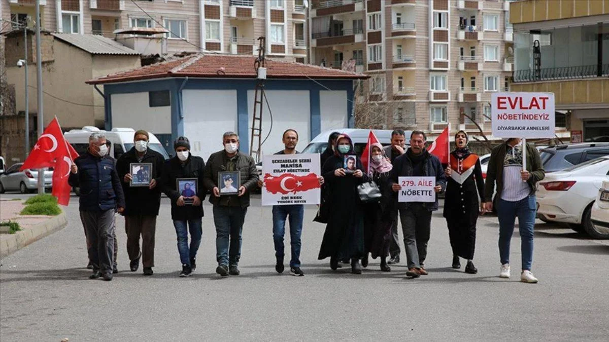 Diyarbakır annelerine 5 aile birden katıldı