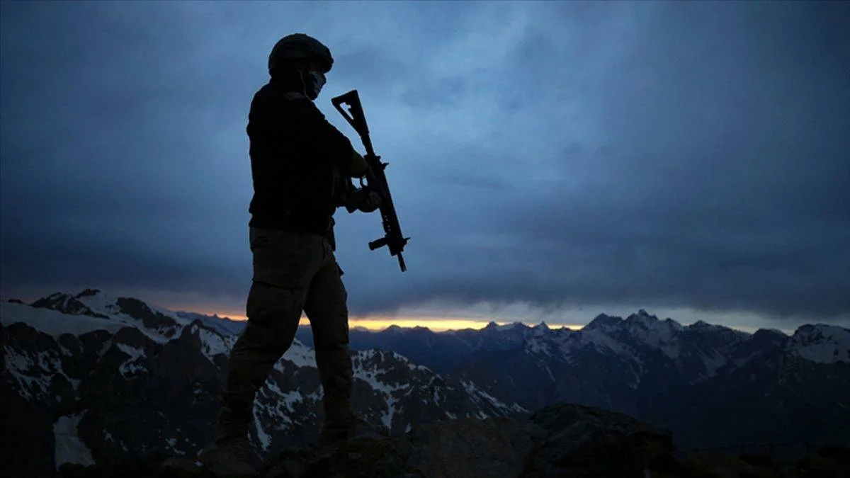 İki operasyon bölgesinde 4 PKK'lı öldürüldü