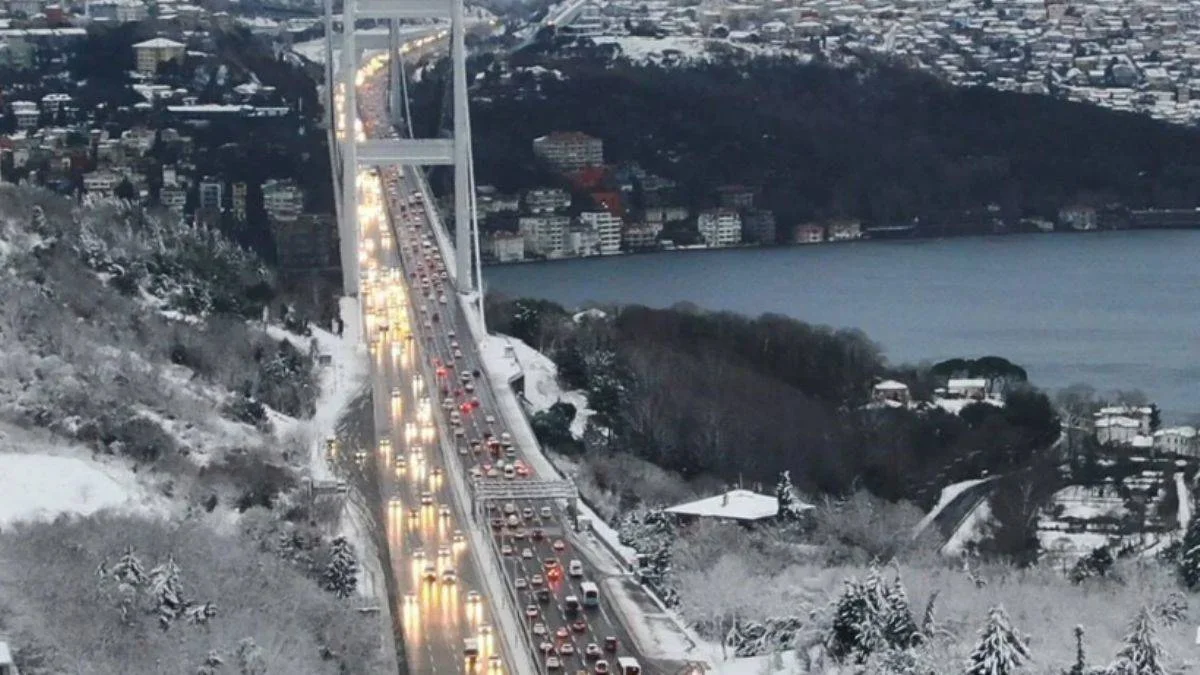 İstanbul Boğazı trafiğe kapatıldı!