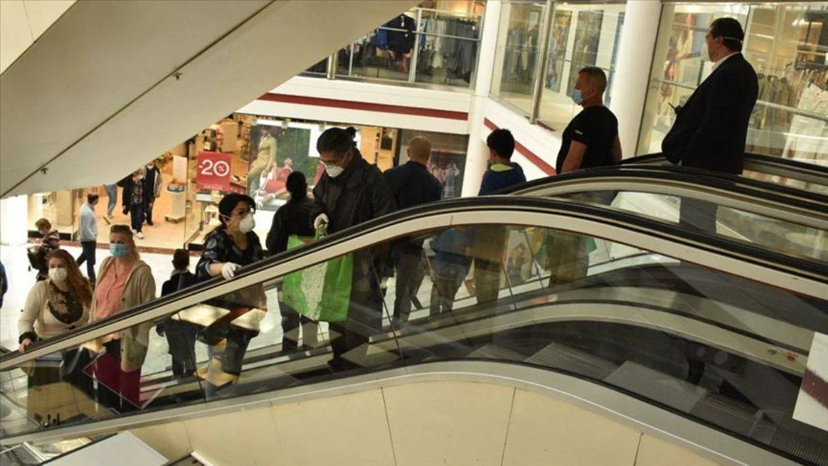 İstanbul'da AVM'lerin saatlerine 'kar' düzenlemesi