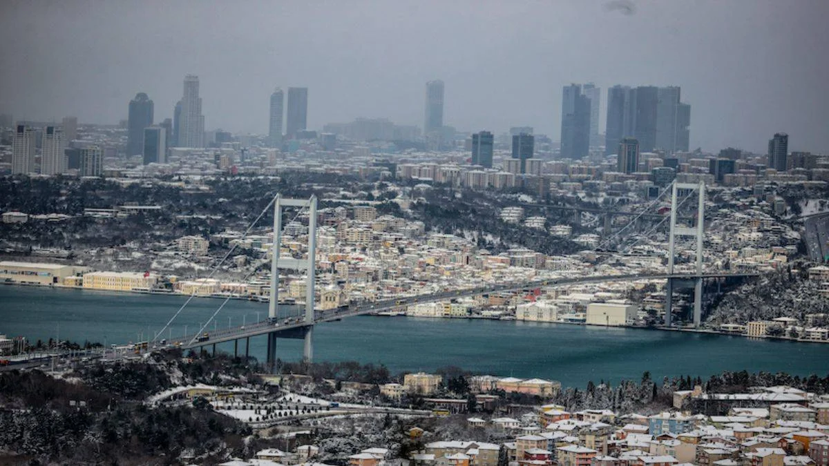 İstanbul'da bu gece ve yarın için de yoğun kar yağışı uyarısı