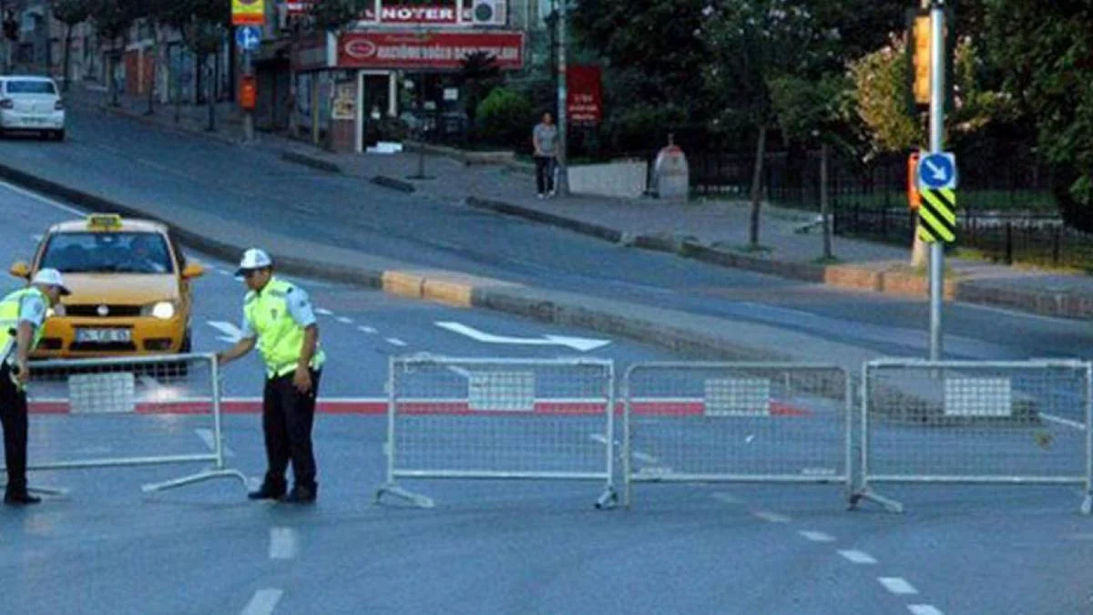 İstanbul'da bugün hangi yollar kapalı? 27 Mart Pazar yollar ne zaman açılacak? Ayvansaray-Yenikapı sahil yolu neden kapalı?