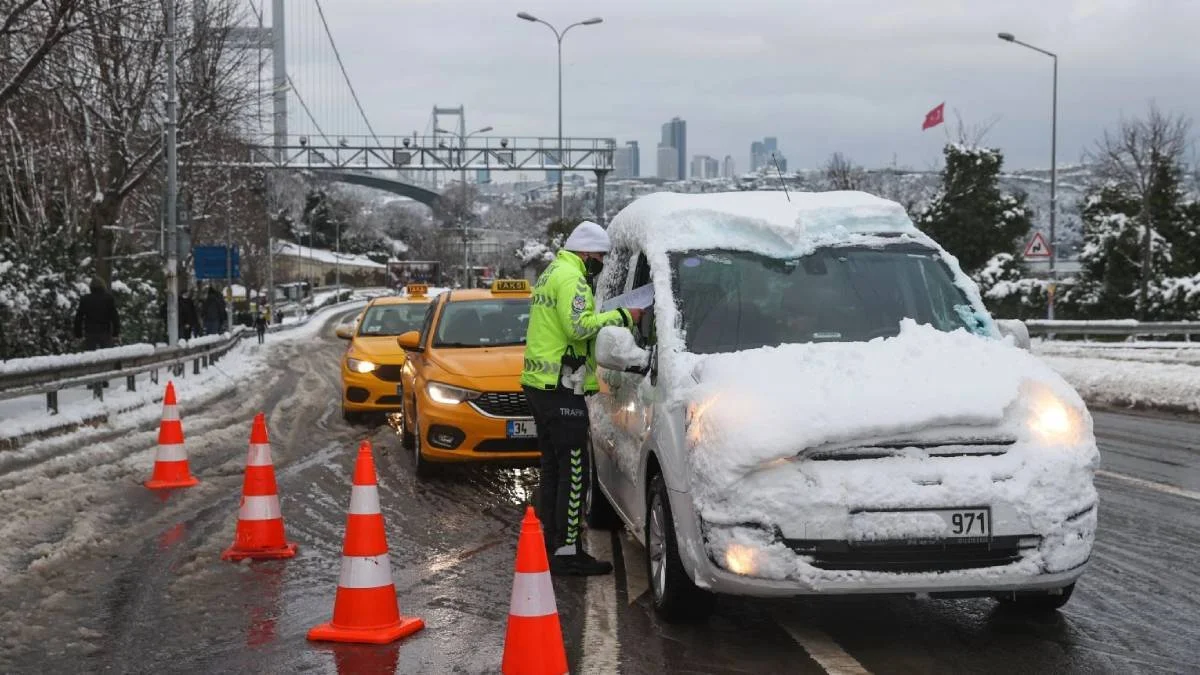 İstanbul'da özel araçların trafiğe çıkması yasak mı? 10 Mart-11 Mart hususi otomobiller trafikte yasak mı?