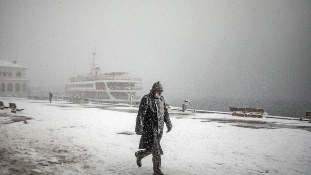 Kar İstanbul'a doğru geliyor! Meteoroloji'den uyarı