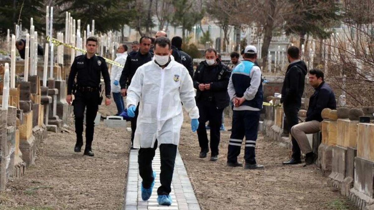 Mezarlıkta kadın cesedi bulundu