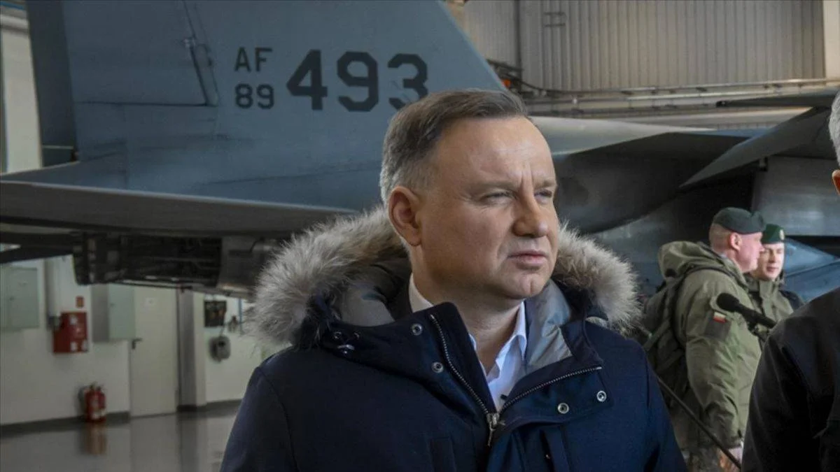 Polonya Cumhurbaşkanı Duda'nın uçağı acil iniş yaptı