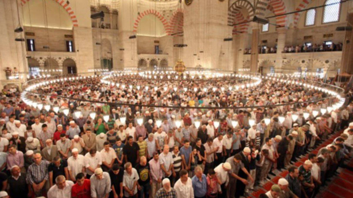Ramazan orucu tutmayan kişi Teravih namazı kılabilir mi?