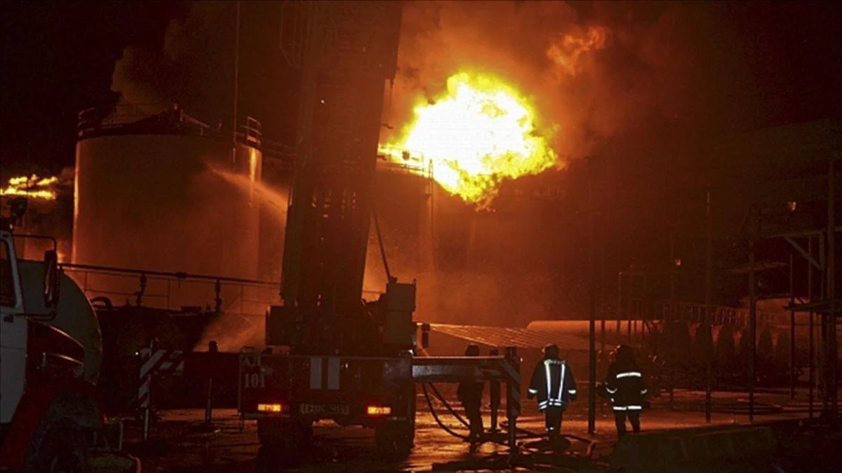 Rus füzeleri Ukrayna'nın petrol deposunu vurdu