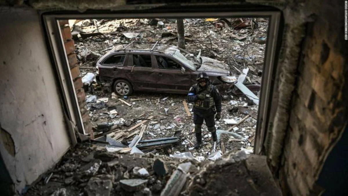 Rus ordusu Mariupol'de fabrikaları bombaladı