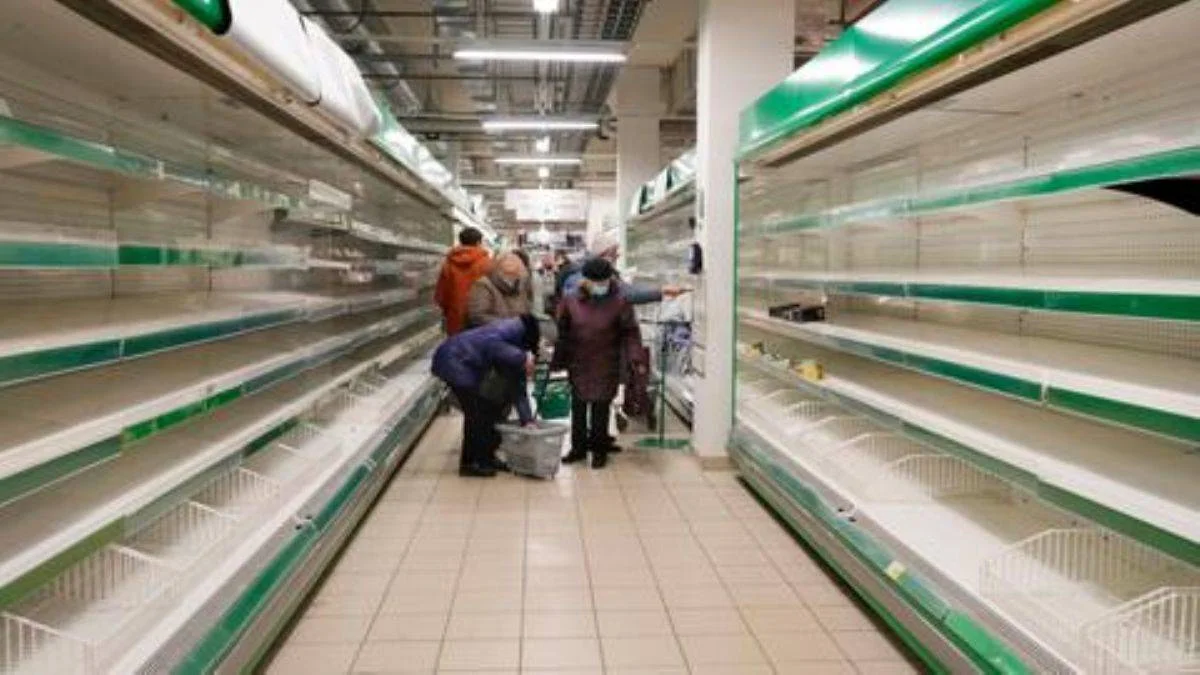 Ruslar hücum etti, raflar bomboş kaldı