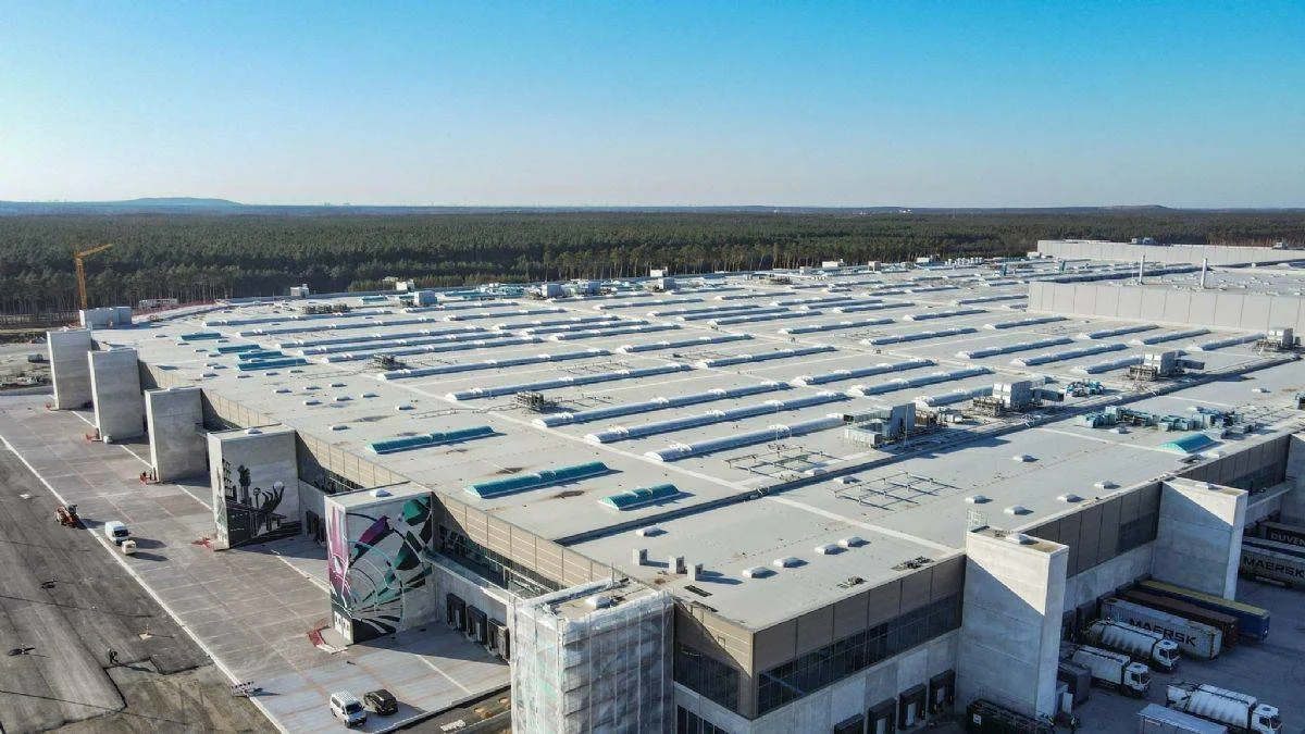 Tesla'nın Almanya'daki tartışılan fabrikası açıldı