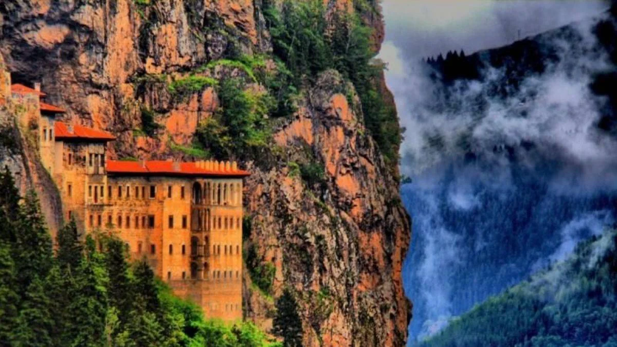 Trabzon'da gezilmesi gereken yerler nelerdir? Trabzon'a ait meşhur yemekler nelerdir?