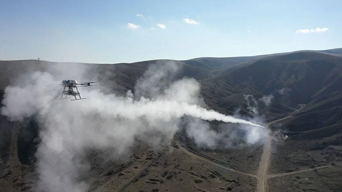 Türkiye'de ilk! Silahlı drone Songar yerli roketleri ateşledi