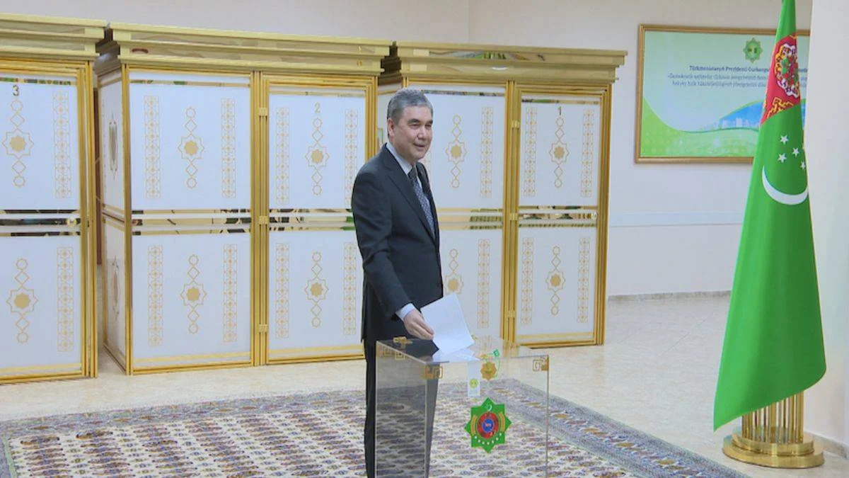 Türkmenistan, devlet başkanı seçimi için sandık başında