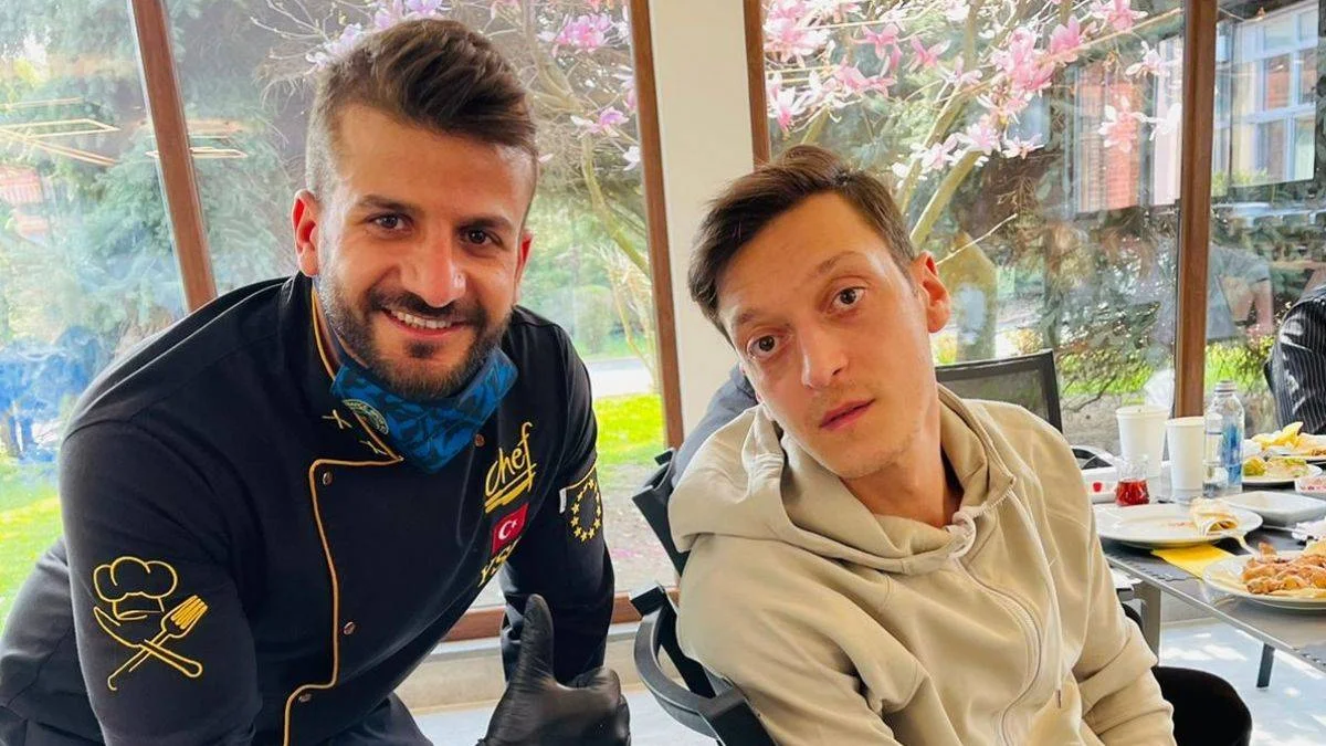 Ünlü İş adamı Yusuf Can Güçtekin Fenerbahçe tesislerinde futbolculara yaptığı yemeğin gururunu yaşıyor
