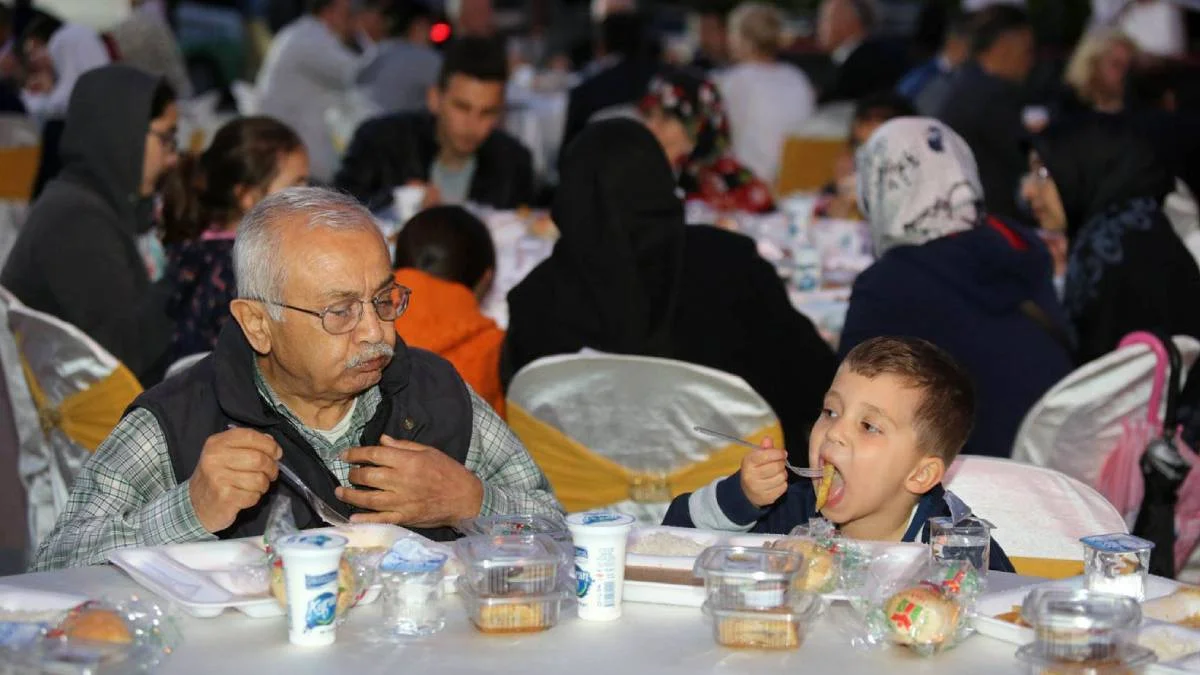 2022 Güngören iftar çadırı nerede? Güngören Ramazan iftar çadırı kuruldu mu? 2022 Güngören ücretsiz iftar nerede verilecek?