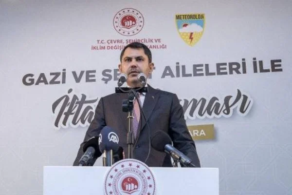 Bakan Kurum, gaziler ve şehit aileleriyle iftarda buluştu