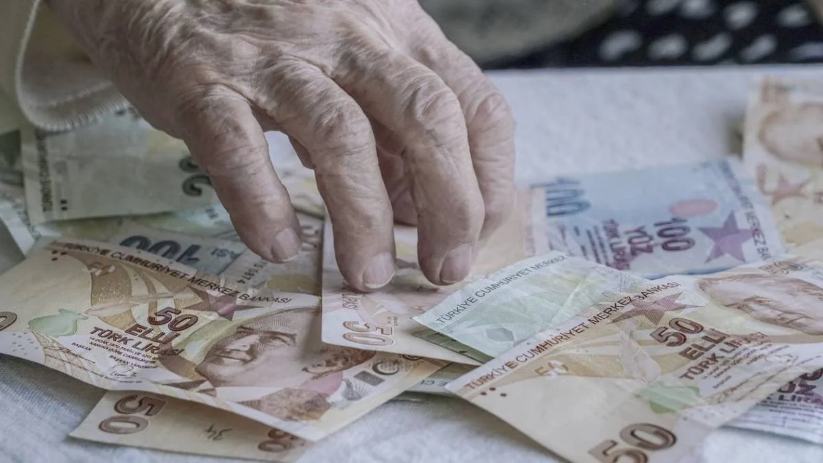 Bayram ikramiyesi 27 Nisan'da mı yatacak? 27 Nisan'da emekli bayram ikramiyeleri kimlere yatırılacak?