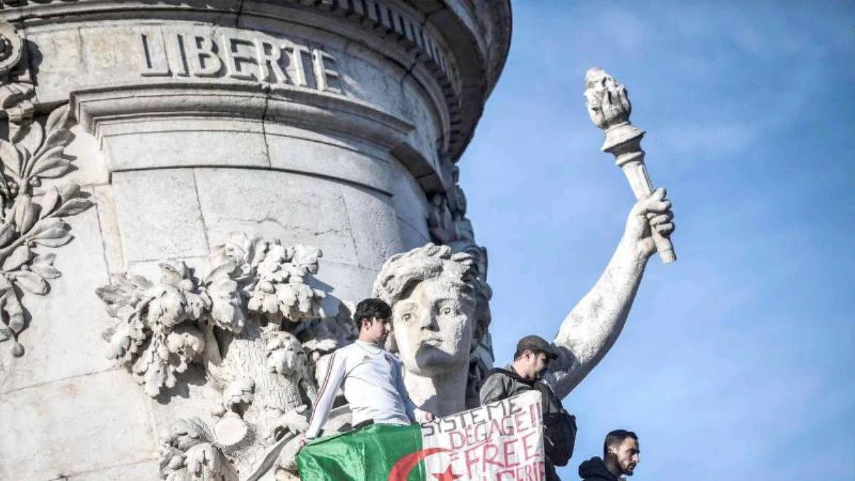 Cezayir, Kültür ve Sanat'ta Fransızca'ya son verdi