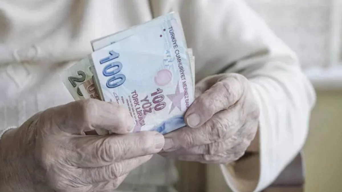 Emekli memur maaşları 29 Nisan'da mı yatacak? 4-C emekli memur Mayıs maaşı 29 Nisan'da mı alacak? Emekli maaşında ikramiye olacak mı?