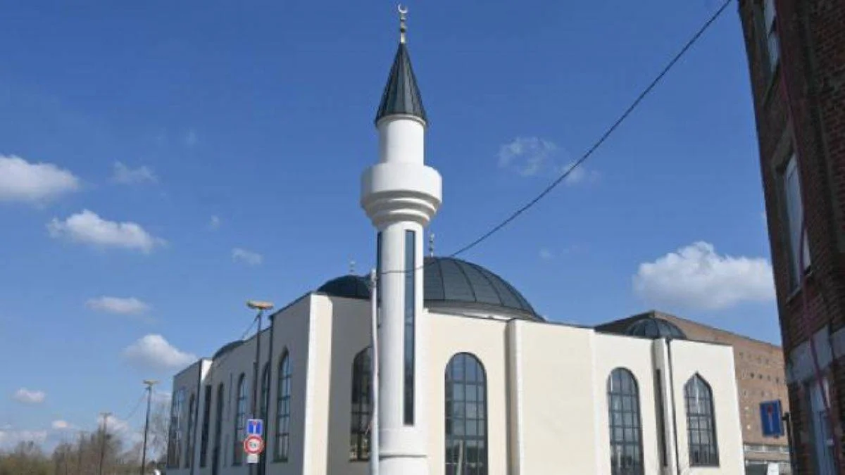 Fransa'da iki mescide saldırı