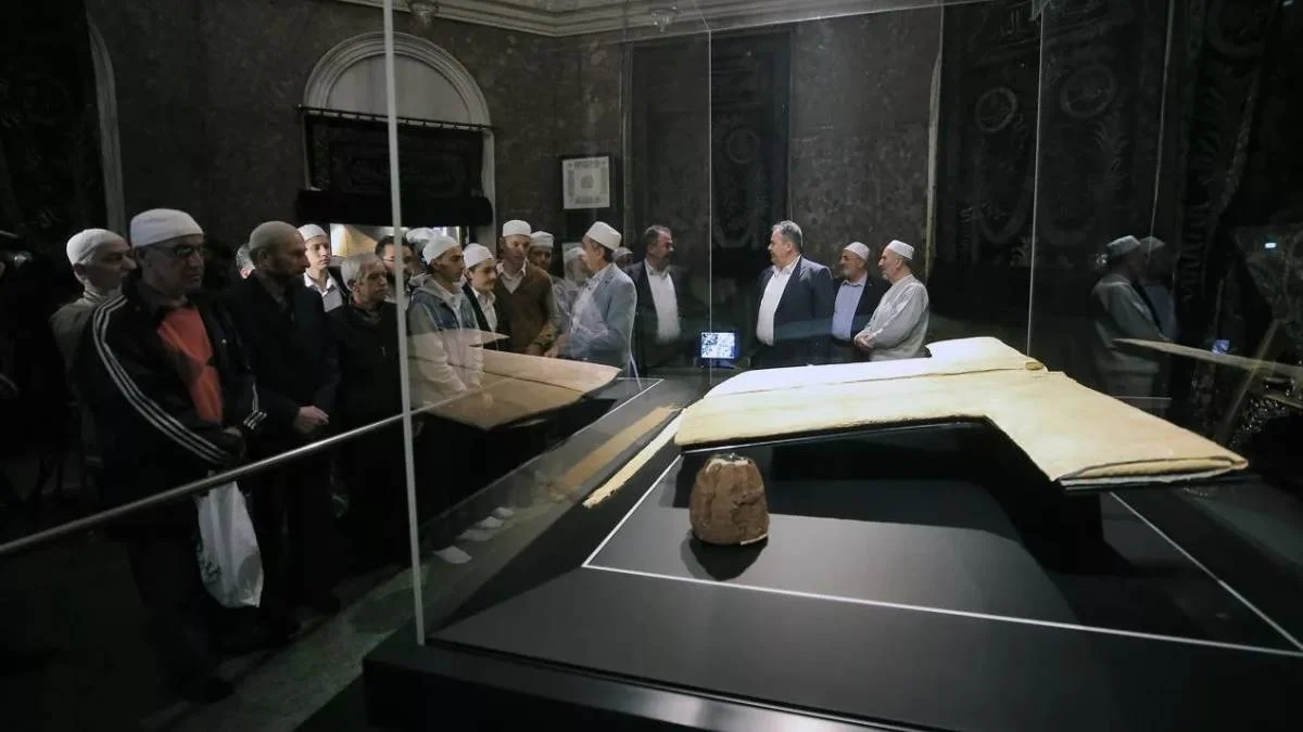 Hırka-i Şerif Camisine nasıl gidilir? İETT otobüs, minibüs, metro ile Hırka-i Şerif'e nasıl gidilir? Hırka-i Şerif Cami nerede?