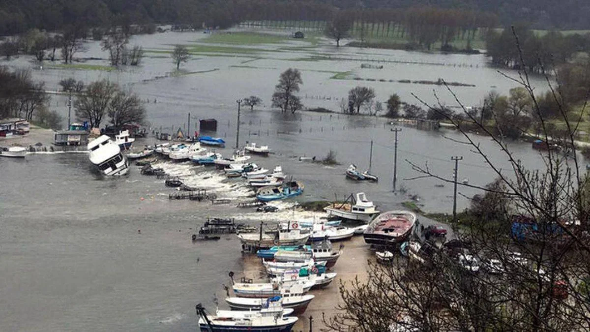 İstanbul'a su sağlayan Kazandere ve Pabuçdere barajları taştı