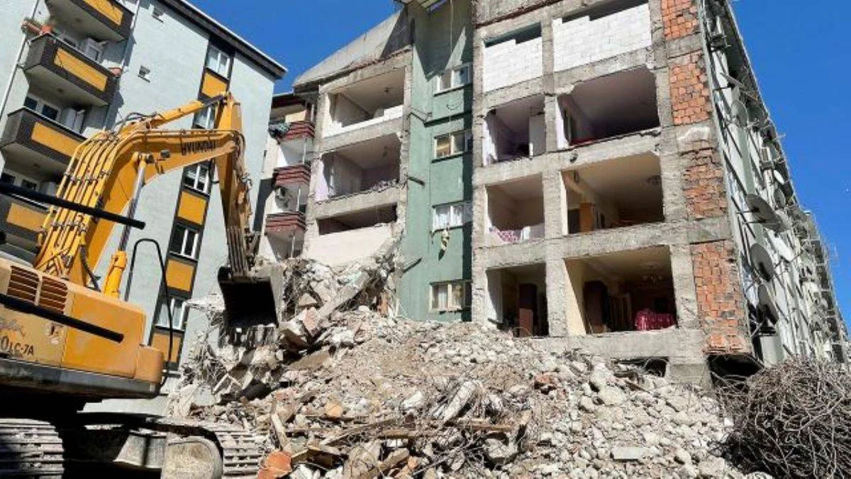 İstanbul'da bir bina daha duvarsız çıktı!