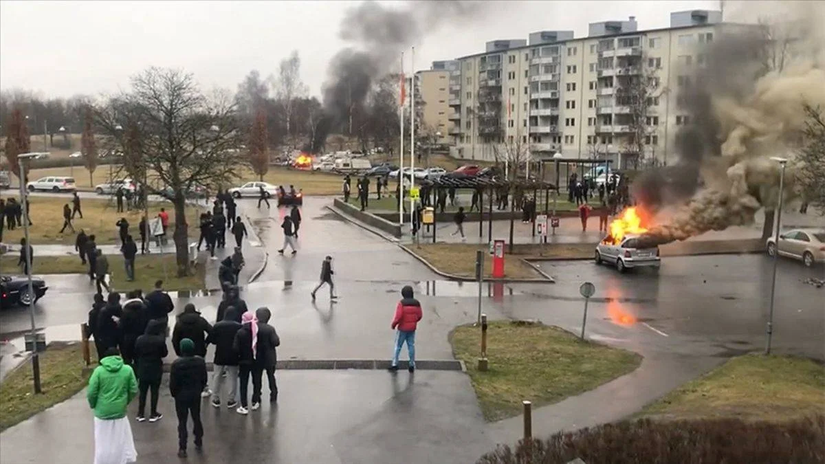 İsveç'te Kur'an-ı Kerim yakma protestosu: 3 kişi yaralandı