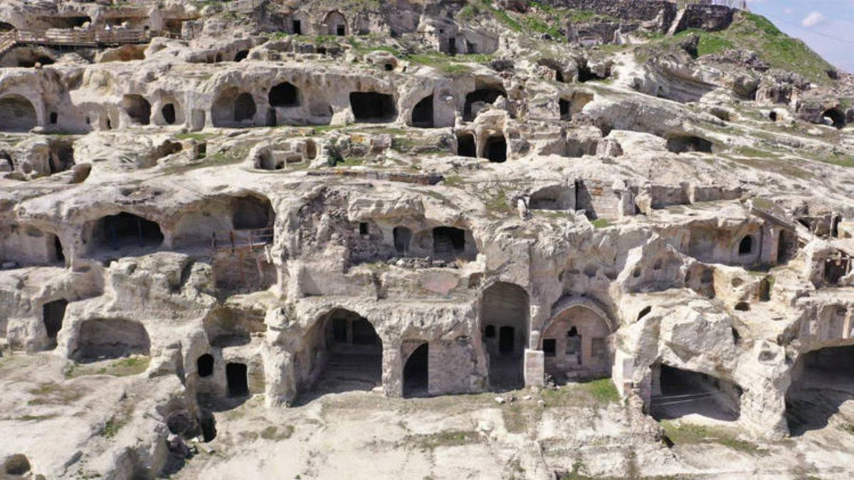 Peribacasından şehir: Kayaşehir