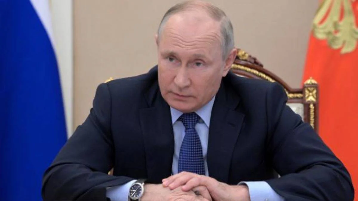 Putin: Enerji ihracatında güney ve doğudaki piyasalara yöneleceğiz