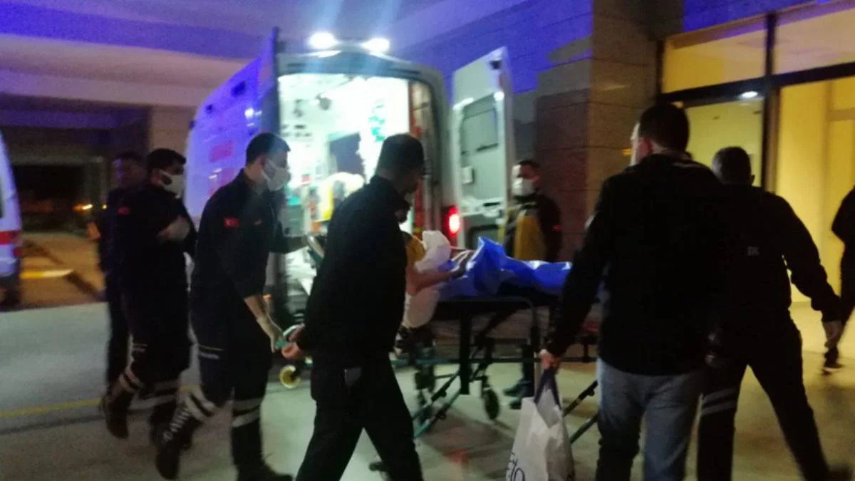 Soma'da işçi servisi dereye yuvarlandı: Yaralılar var