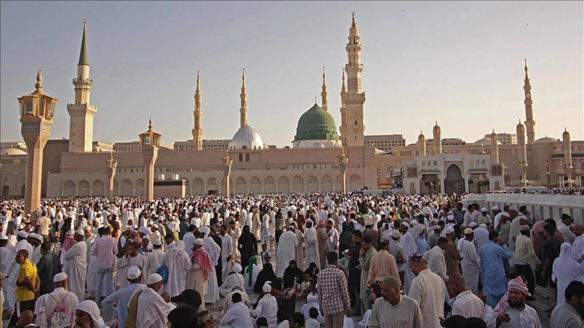Suudi Arabistan: Ramazan Bayramı pazartesi günü kutlanacak
