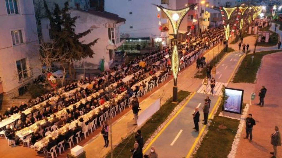 Tam 1 kilometre! Bu sofranın başı var sonu yok
