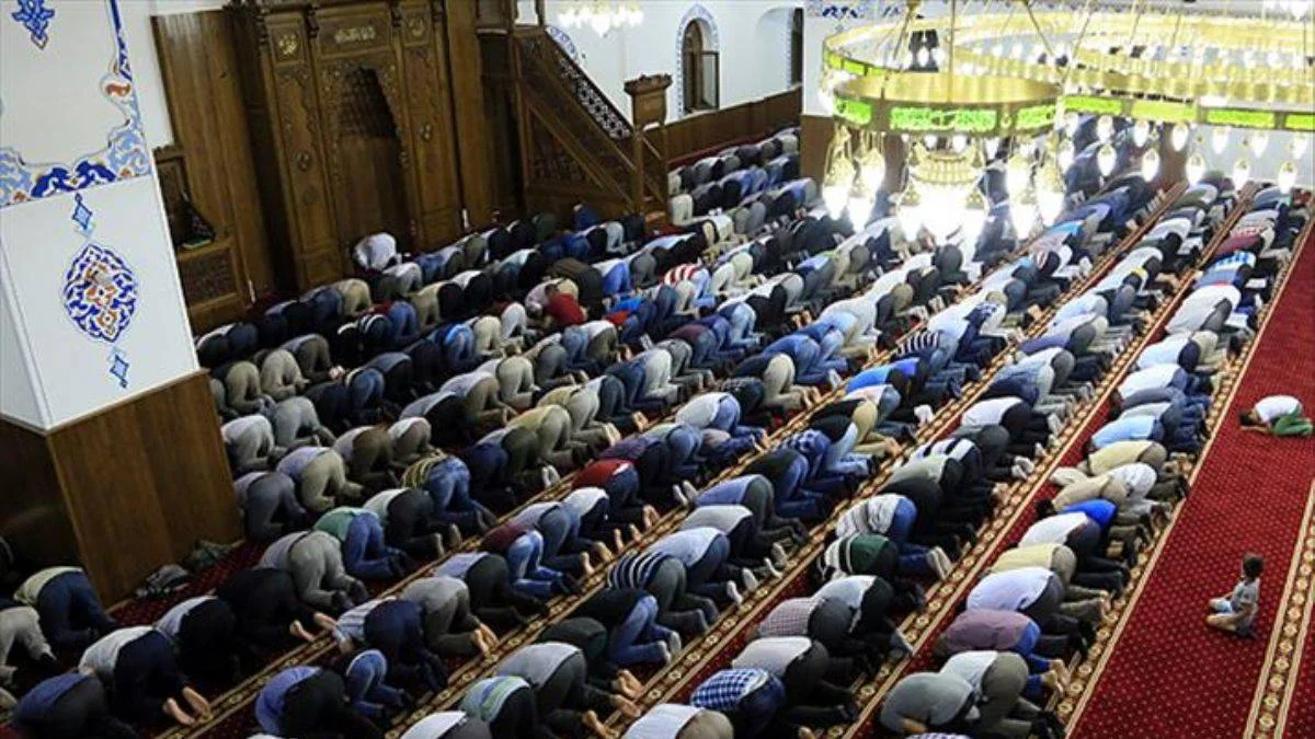 Yatsı namazından önce teravih namazı kılınır mı? Teravih namazından önce vitir kılınır mı? Teravih vakti sabit midir?