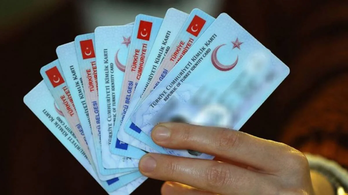 Yeni ehliyet kaç günde gelir 2022? Yeni tip kimlik ve ehliyet (sürücü belgesi) kaç gün sonra eve geliyor? PTT kimlik-ehliyet kaç günde getirir?