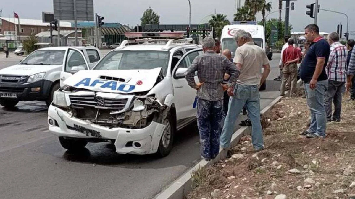 AFAD aracı ile motosiklet çarpıştı: 2 ölü