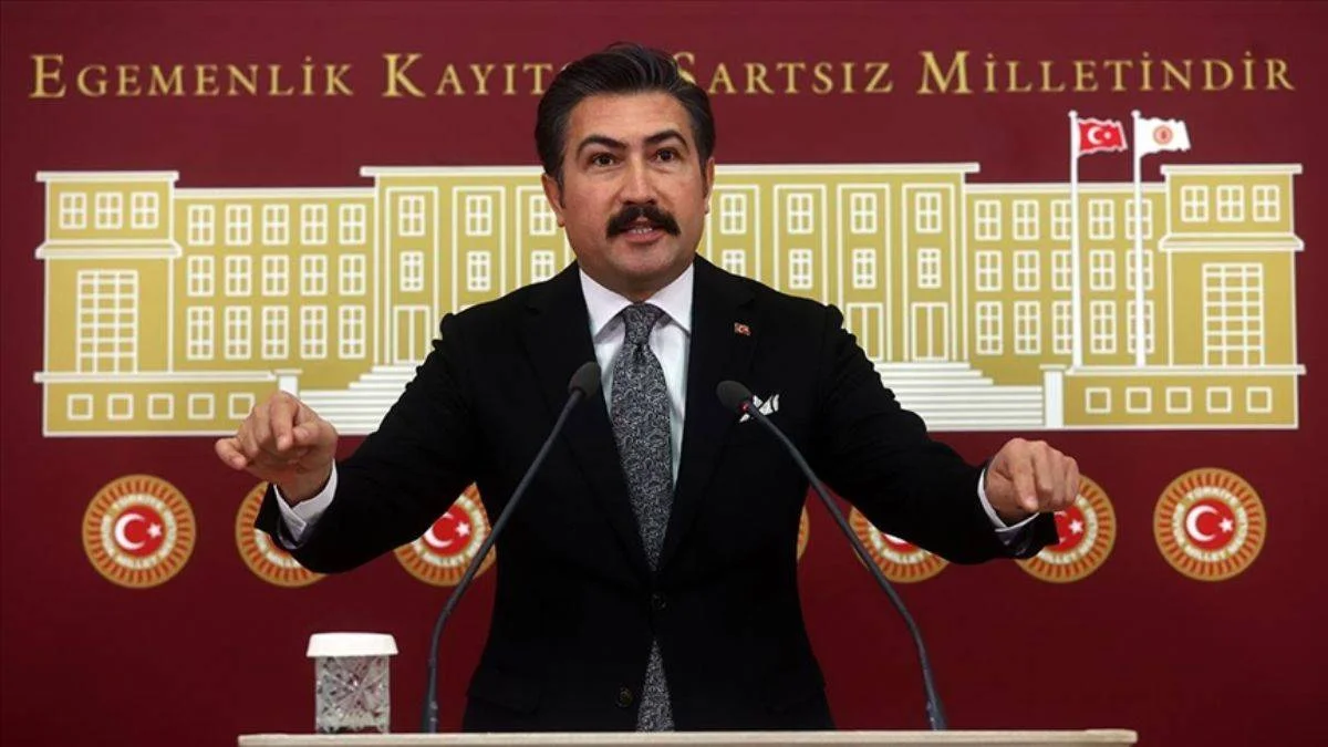 AK Partili Cahit Özkan görevden alındı