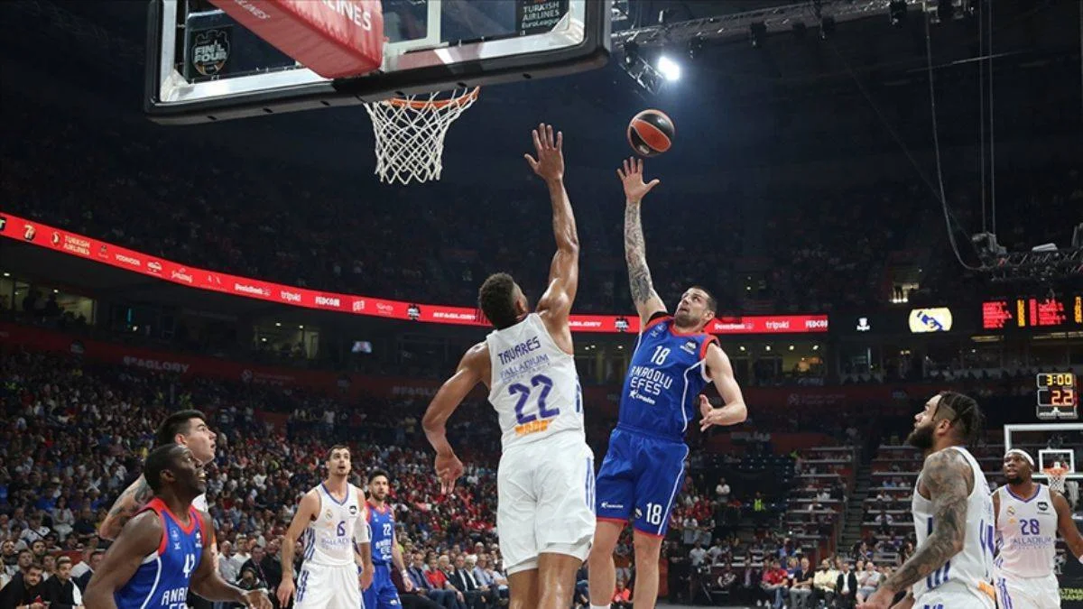 Anadolu Efes, üst üste ikinci kez Avrupa şampiyonu