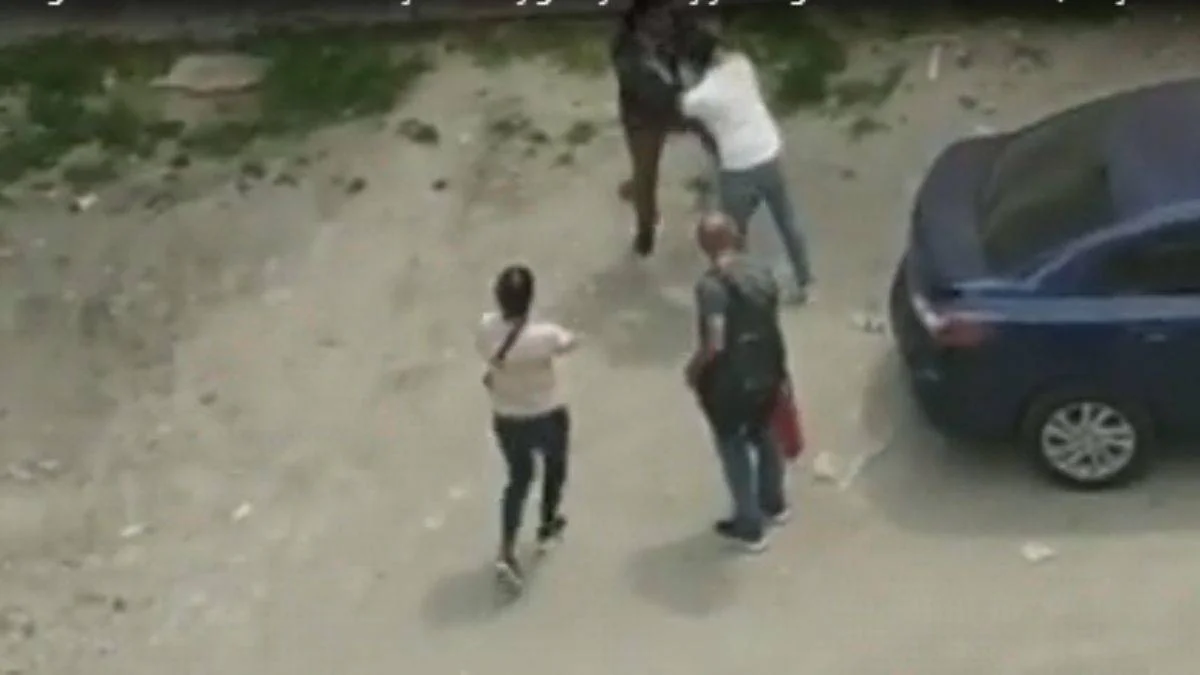 Bağcılar'da kadını dövene engel olmak istediler başlarına gelmeyen kalmadı