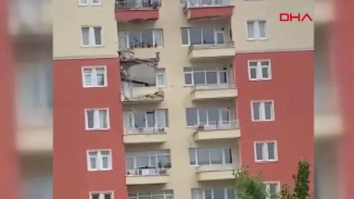 Beylikdüzü'nde 10 katlı binanın 2 balkonu çöktü